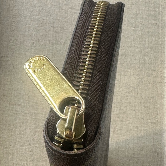 Louis Vuitton Monogram Zippy Wallet - Picture 3 of 8